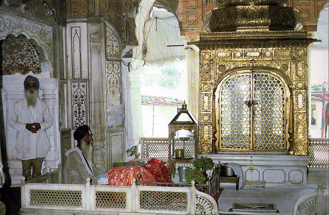 akal takht golden temple